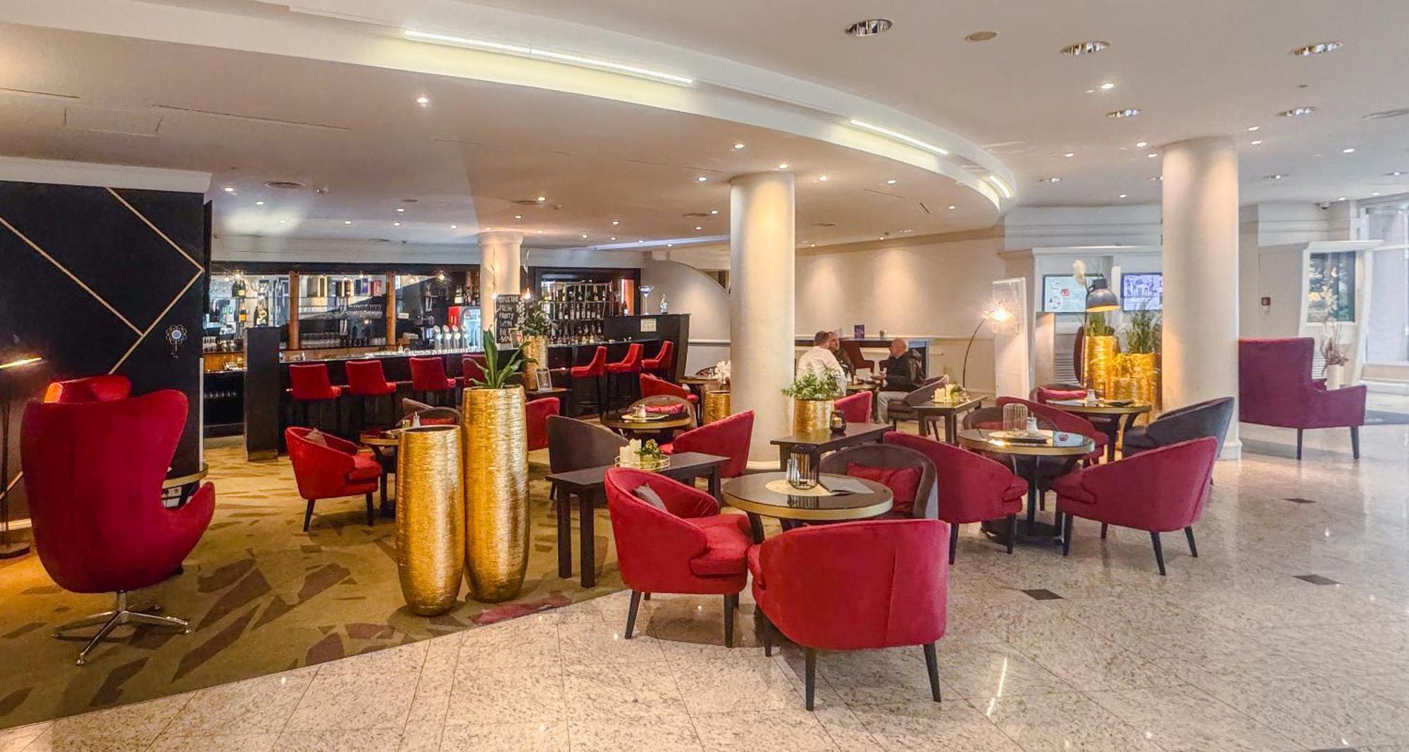Hotel Plaza Premium 4*